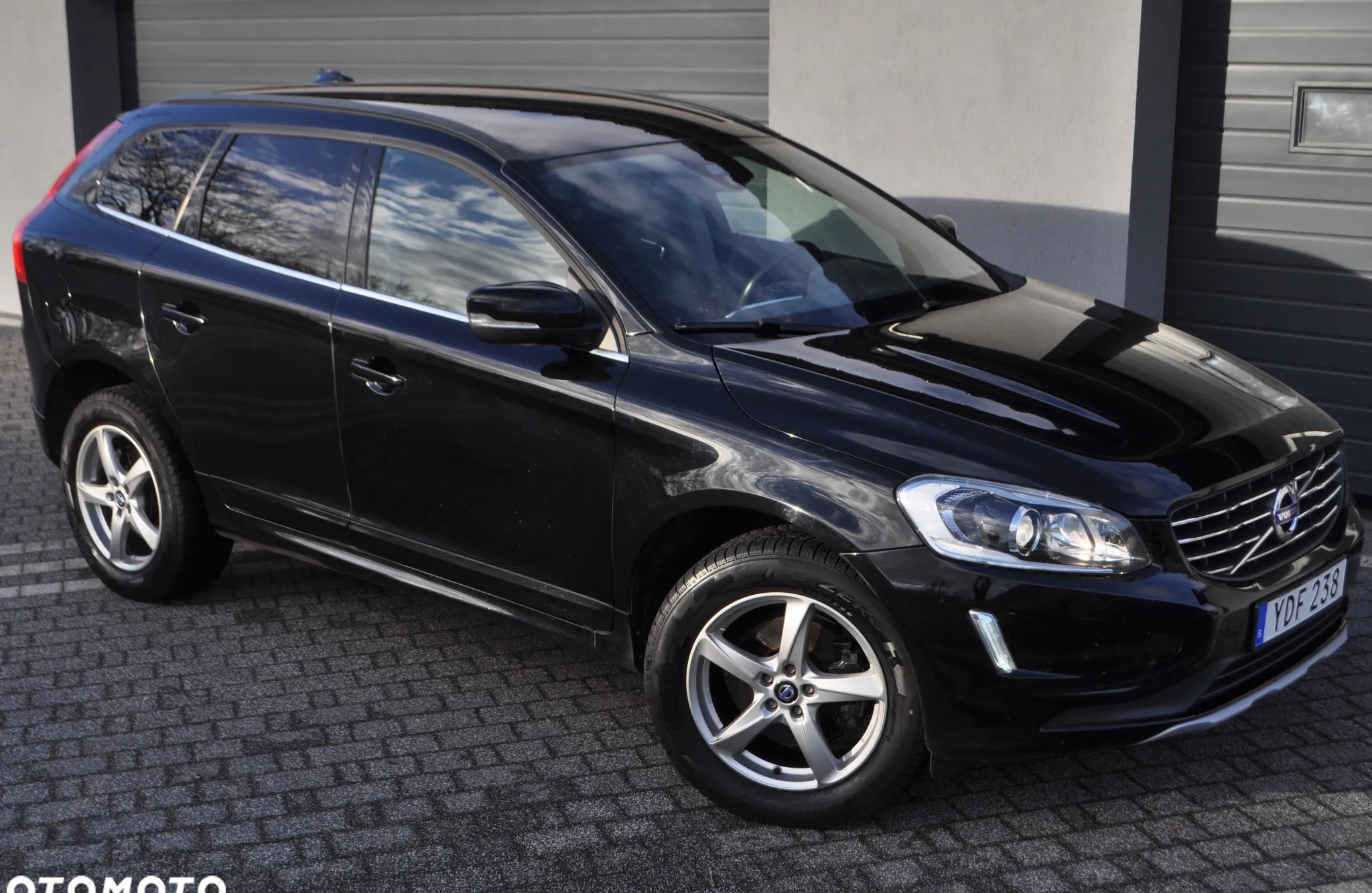 Volvo XC 60 cena 82999 przebieg: 125000, rok produkcji 2016 z Legnica małe 781